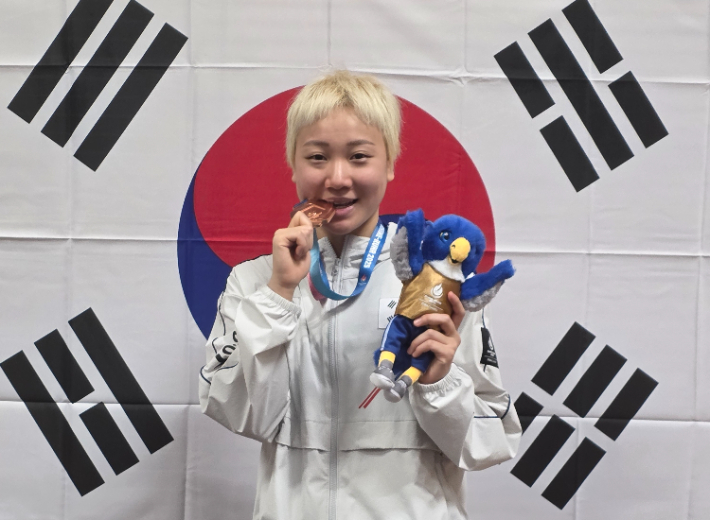 <b>이은지</b>, 여자 배영 200m 한국신기록…U대회 동메달
