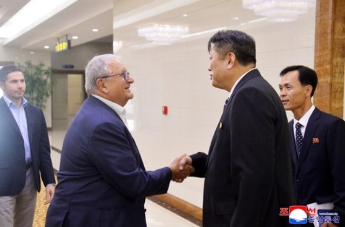 北도 <b>야구</b> 활성화? <b>야구</b> 불모지에 <b>세계야구소프트볼연맹</b> <b>방문</b>