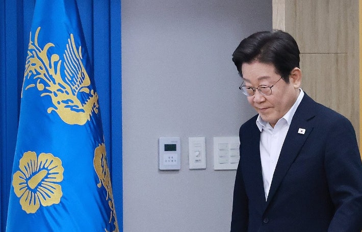 <b>논란</b>에 사과한 <b>강준욱</b> "<b>계엄</b>으로 고통 겪은 국민께 상처"