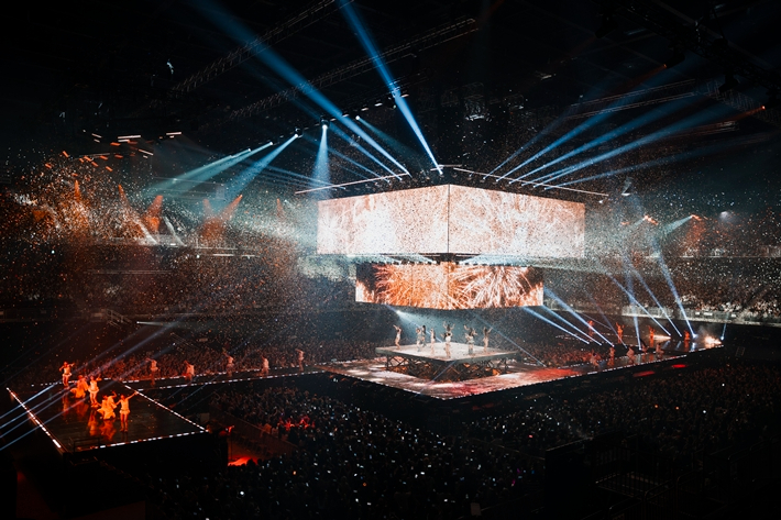 '10주년' <b>트와이스</b>, 인스파이어 아레나 360도 공연도 남달랐다