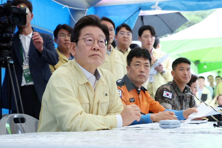 李, <b>산청</b>군 폭우 피해 점검…<b>특별</b>교부세 지원 언급