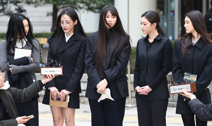 '활동 중단' <b>뉴진스</b>, 조용히 맞은 3주년
