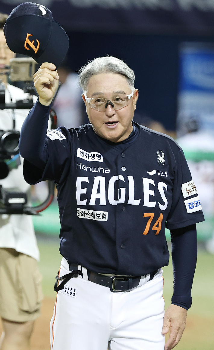 한화 <b>김경문</b> 감독 "<b>류현진</b>·김광현 <b>덕분</b>에 제가 지금도 감독을, 잊지 못...