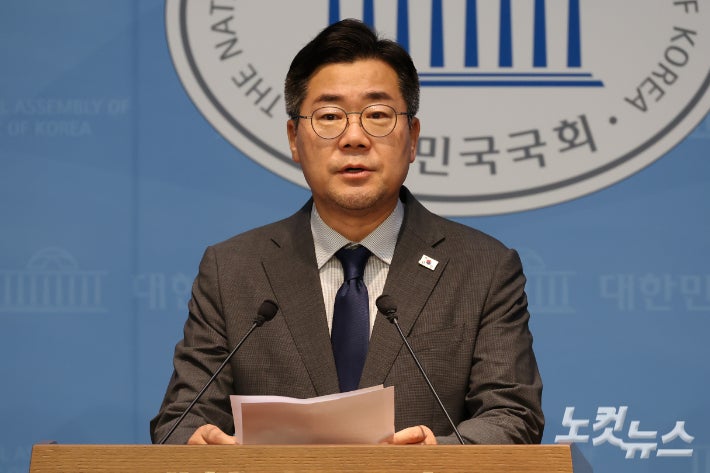 '<b>지귀연</b> 룸살롱' 다시 꺼낸 박찬대…'내란종식' 선명성 부각