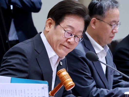 초유의 <b>국무회의 생중계</b>…李 "산재 근절에 장관직 걸어라"[영상]