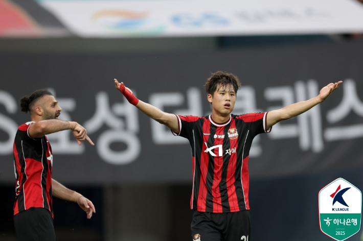 국대 센터백 <b>김주성</b>, 서울 떠나 日 산프레체 <b>히로시마 이적</b>