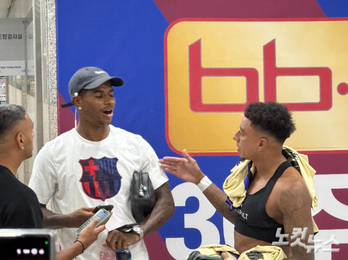 '<b>맨유</b> 절친' 래시퍼드와 <b>재회</b>한 <b>린가드</b> "웃는 얼굴로 뛰어 기뻐"