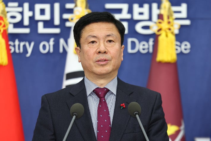 [속보]<b>전하규</b> 국방부 <b>대변인</b>, <b>해병특검</b> 출석
