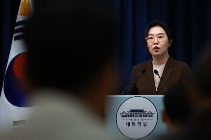 강유정 대통령실 대변인이 5일 서울 용산 대통령실 청사에서 현안 브리핑을 하고 있다. 연합뉴스