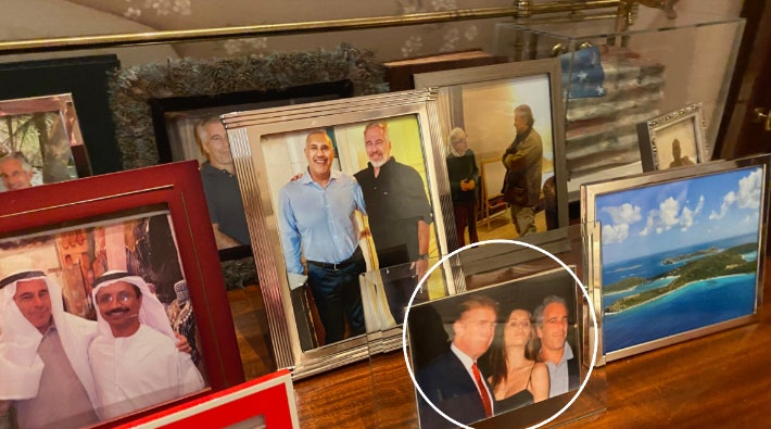 뉴욕타임즈는 4일(현지시간) 엡스타인의 워싱턴 저택 사진을 입수해 보도했다. 해당 사진엔 도널드 트럼프 미국 대통령이 등장한다. 뉴욕타임즈 제공