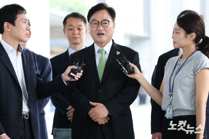 <b>우원식 국회의장</b>, <b>내란</b> 특검 출석…"<b>내란 진상 규명</b>은 역사적 책임"