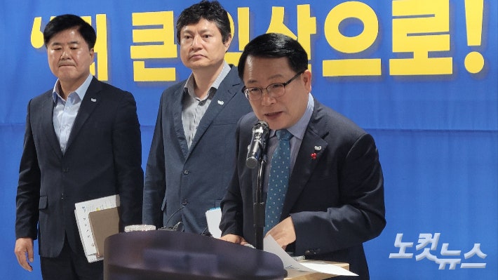정헌율 익산시장이 지난 6월 26일 기자회견을 통해 코스트코 입점에 대해 설명하고 있다. 도상진 기자
