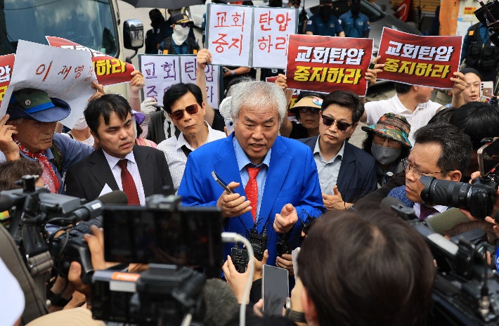 서부지법 폭동 사태 배후로 지목된 사랑제일교회 목사 전광훈씨. 연합뉴스