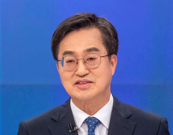 김동연 경기지사 "<b>조국 사면</b>, 국민통합 계기 될 것"