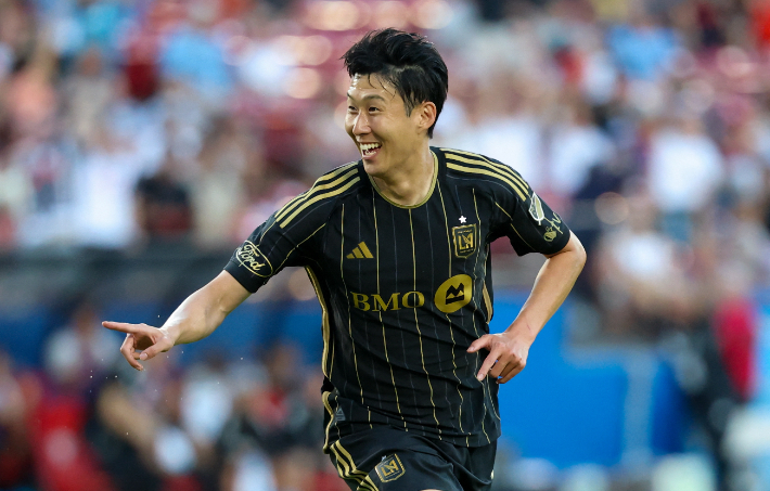 시작 6분 만에 '쾅'…<b>손흥민</b>, 프리킥으로 美 MLS <b>데뷔골</b> 터뜨렸다