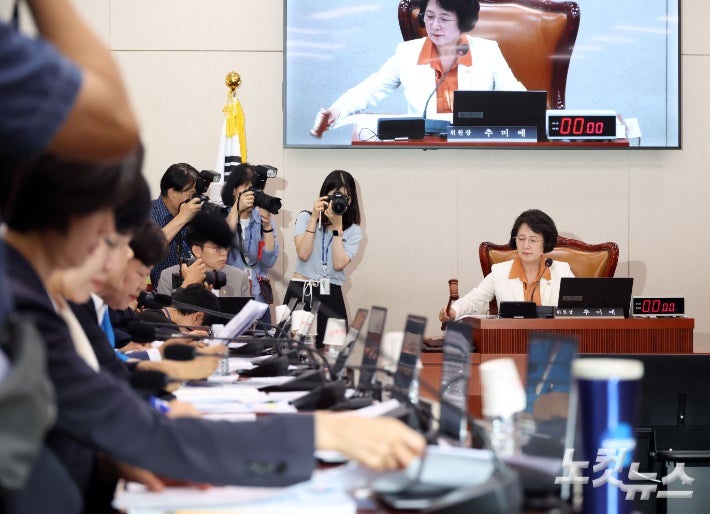 법사위, 내달 1일 '尹 <b>구치소 CCTV</b>' 열람…"수사 방해 <b>확인</b>"