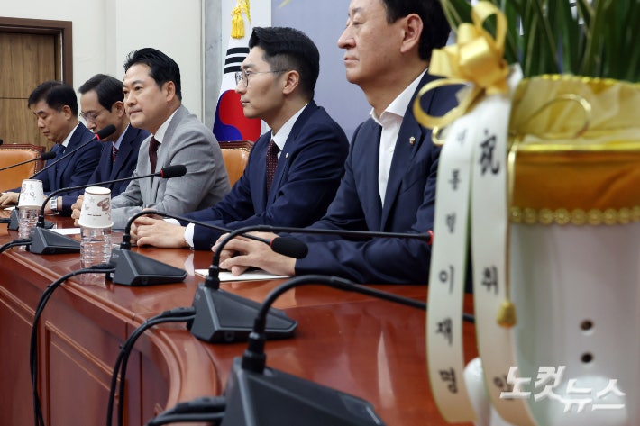 [속보]李대통령, <b>장동혁 대표 회동</b> 즉시 추진 지시