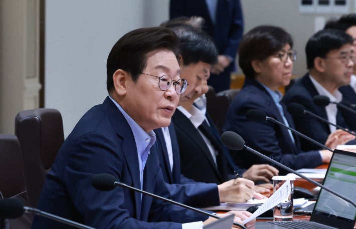 李대통령 "<b>검찰개혁</b> 공개<b>토론</b> 필요…직접 주재할 수도"
