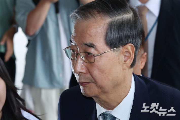 "빨리 와라" 계엄 전 <b>국무회의 재촉</b>…해제 <b>회의</b>는 지연한 <b>한덕수</b>