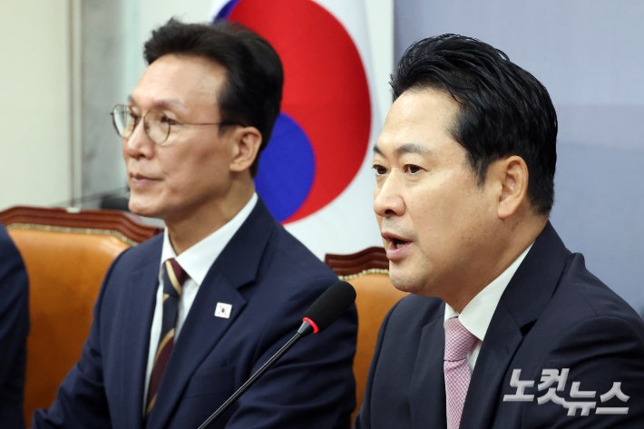 국민의힘 장동혁 대표가 1일 서울 여의도 국회에서 김민석 국무총리와 만나 발언을 하고 있다. 윤창원 기자