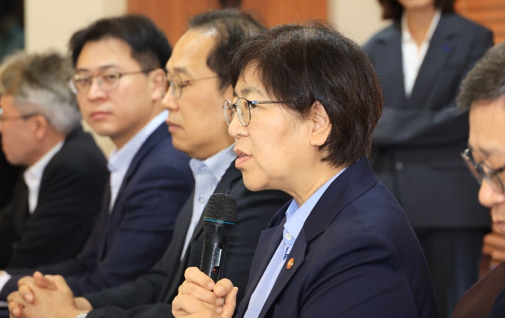 <b>정은경</b>, 보건의약단체장 만나 "국민·<b>의료</b>계 신뢰 회복 최우선"