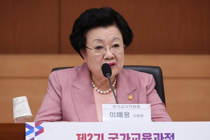 李대통령, '<b>매관매직</b>' <b>의혹</b> <b>이배용</b> 국가교육위원장 면직 재가
