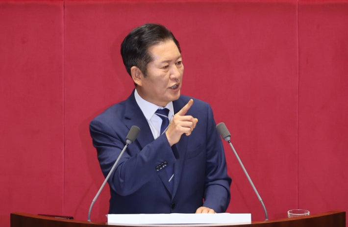 정청래, 국민의힘에 내란 세력과의 결별 촉구하며 정당 해산 가능성 경고 정청래, 국민의힘에 내란 세력과의 결별 촉구하며 정당 해산 가능성 경고