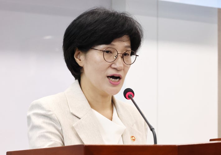 <b>원민경</b> 여가<b>장관</b> "누구도 소외되지 않는 <b>성평등가족부</b> 만들겠다"