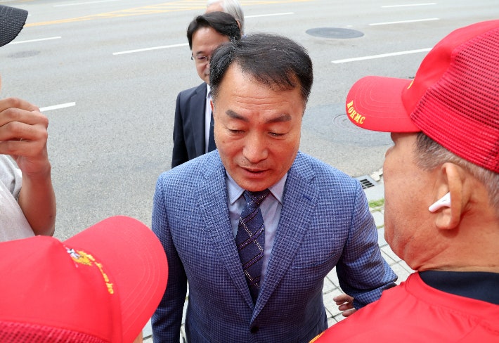 'VIP격노 인정' 김계환 전 <b>해병대</b>사령관 해병<b>특검 출석</b>