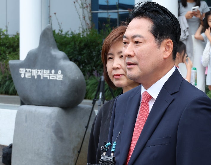 '<b>손현보</b> 교회' 간 <b>장동혁</b> "<b>종교탄압</b>" 주장