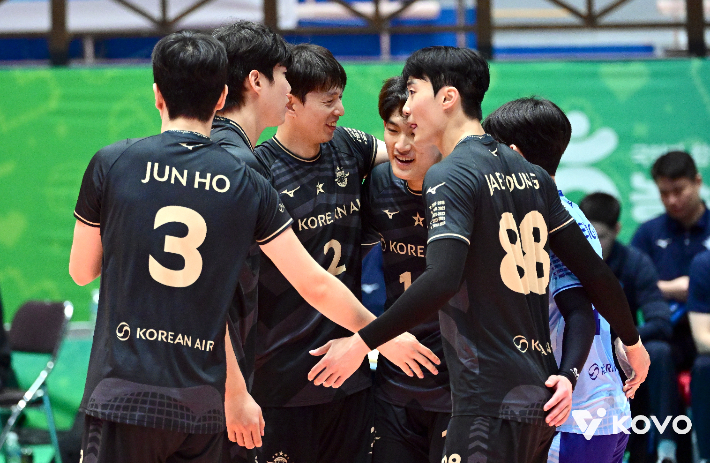 재개된 KOVO컵…<b>대한항공</b>, 첫 경기서 우리카드 3-0 완파