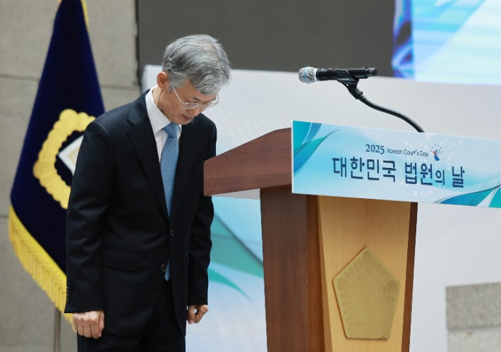 '<b>조희대 사퇴</b>' 與주장에…대통령실 "공감" 표현 <b>논란</b>[영상]