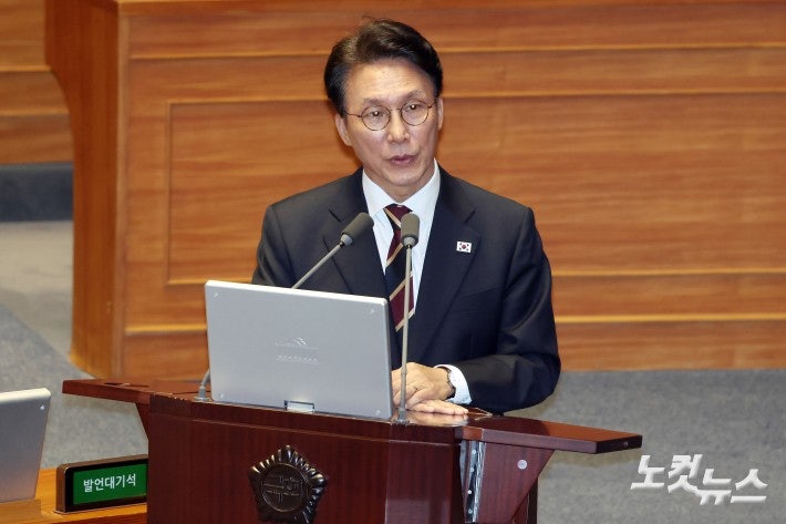 의원 질의에 <b>답변</b>하는 <b>김민석</b> 국무<b>총리</b>