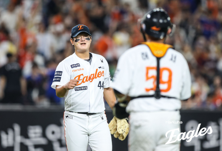 '김서현이 지킨 1점 차 <b>승리</b>' <b>한화</b>, <b>키움</b>에 진땀승…선두 LG와 3경기 차