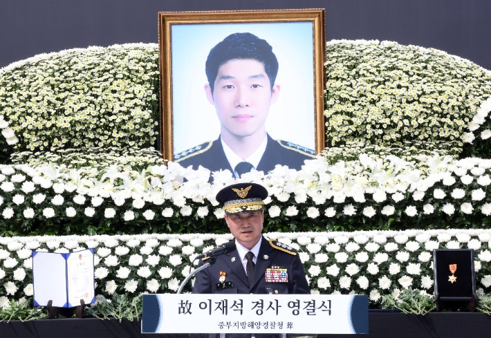 해경 <b>순직</b>에 지휘부 대기발령…李지시에 자체조사는 중단