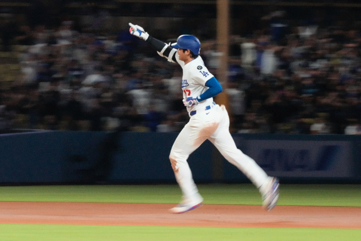 <b>오타니</b>, 전무후무 진기록… MLB 최초 '<b>50홈런</b>·<b>50탈삼진</b>'