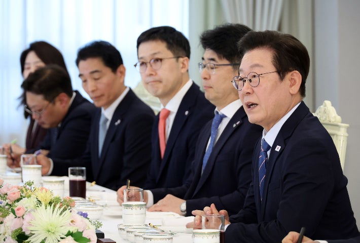 李대통령 "<b>국장</b> '탈출' 아닌 '<b>복귀</b>'가 <b>지능</b>순 되게 해야"