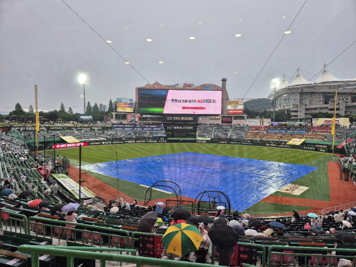 KBO 인천 두산-SSG, <b>수원 한화</b>-KT 경기 <b>우천 취소</b>