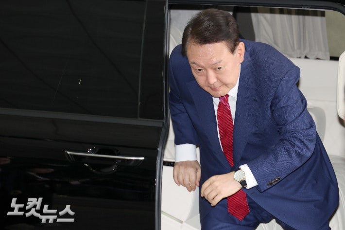 내란특검, 윤석열 '평양 <b>무인기 의혹</b>' 피의자 첫 <b>소환</b>