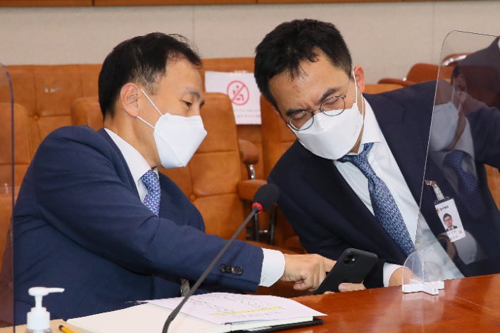 내란특검, '<b>계엄</b> 회의 <b>거부</b>' <b>류혁</b> 전 법무부 <b>감찰관</b> 조사