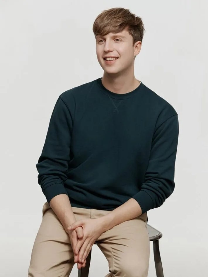 <b>줄리안</b>, 3중컵 사용 <b>카페 저격</b>했다가 <b>사과</b> "제 행동 무책임, 깊이 반성"