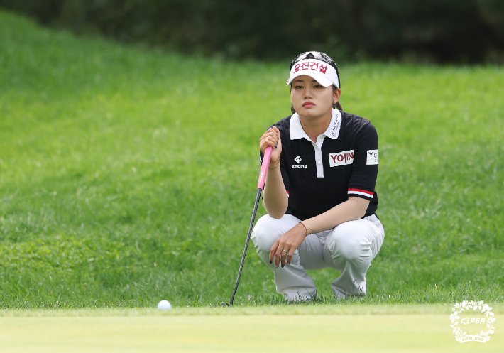 <b>노승희</b>, KLPGA <b>하이트진로 챔피언십</b> 3라운드 <b>선두</b> 도약