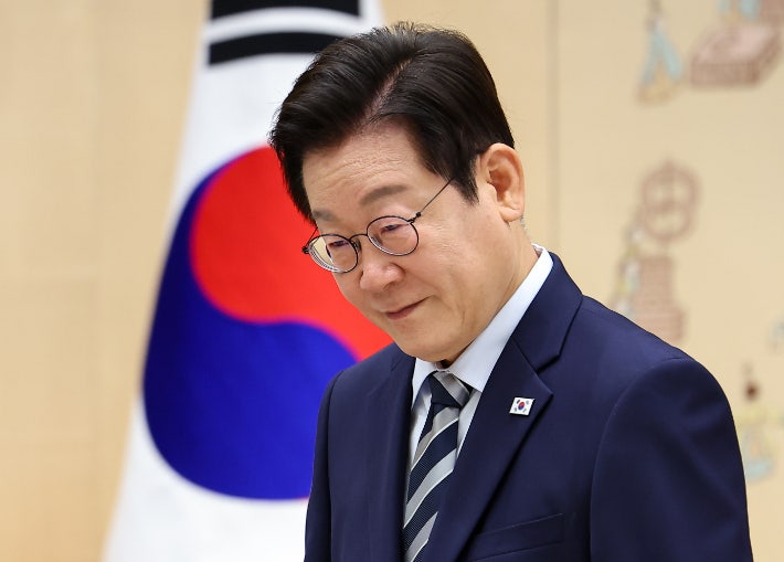 李대통령, 스위스·폴란드 등 7개국 <b>주한대사 신임장 제정</b>