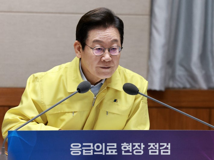 李 "응급실 뺑뺑이 조금 개선된 듯…<b>공공의료 확충</b>해야"