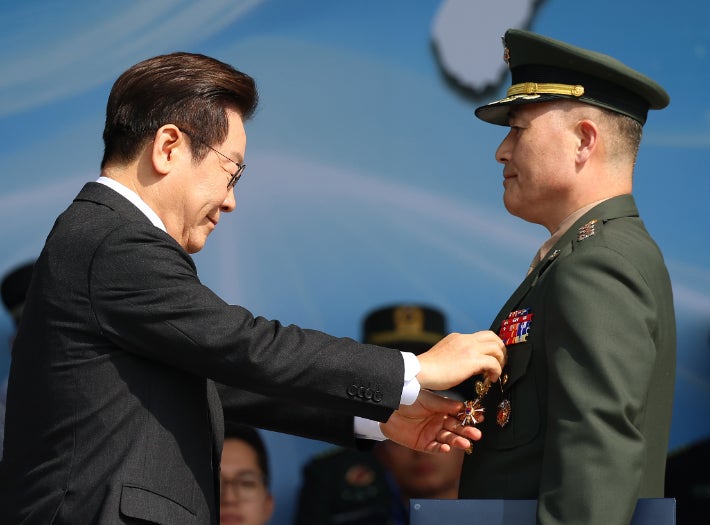 <b>전작권</b> '전환' 아닌 '<b>회복</b>' 외친 李…박정훈 대령에 훈장도