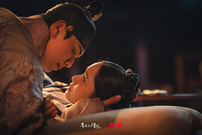 '<b>폭군의 셰프</b>' 장태유 감독, 4회-10회 키스신 운영정에서 찍은 이유[일문...