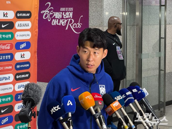 "기죽지 마" <b>브라질전 대패 속</b> 빛난 <b>리더십</b>, 손흥민이 후배들에게 전한...