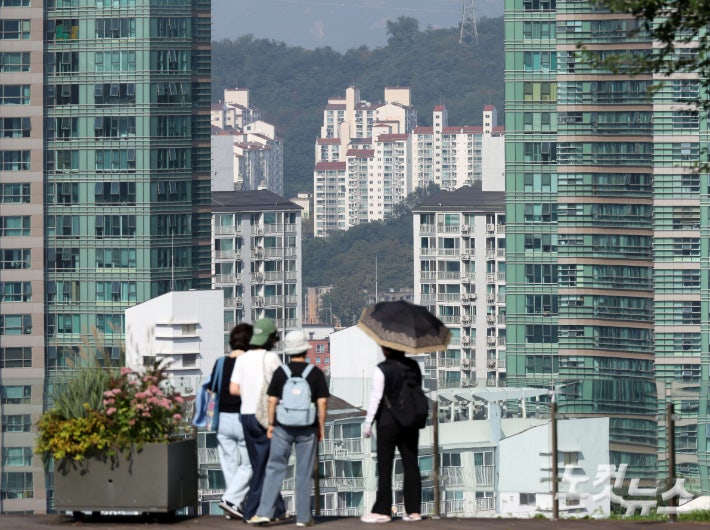 서울 마포구 하늘공원에서 바라본 아파트 모습. 황진환 기자