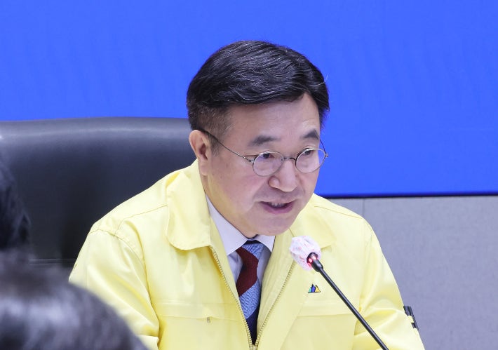 <b>윤호중 장관</b> "<b>전산망 복구</b> 속도 중요하지만 현장안전 전제돼야"