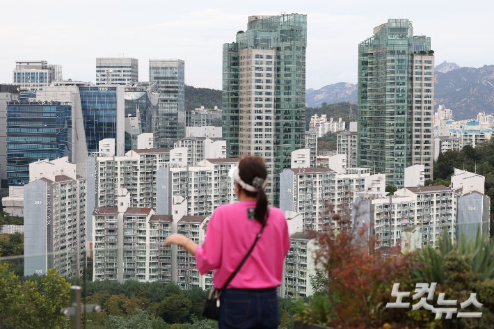 구윤철 "<b>보유세</b> 낮아 집 안 팔아…세제 정합성 고민할 것"